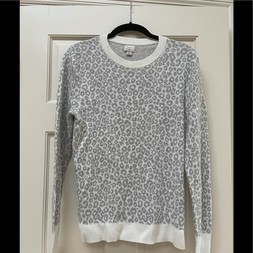 Leopard light weight sweat shirt -m